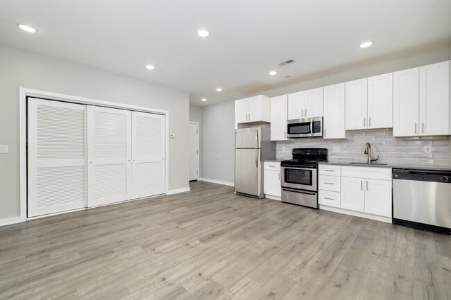 1629 W Girard Ave in Philadelphia, PA - Building Photo - Interior Photo