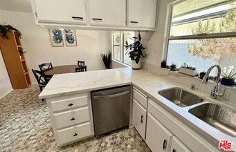 5829 Bowcroft St in Los Angeles, CA - Building Photo - Building Photo