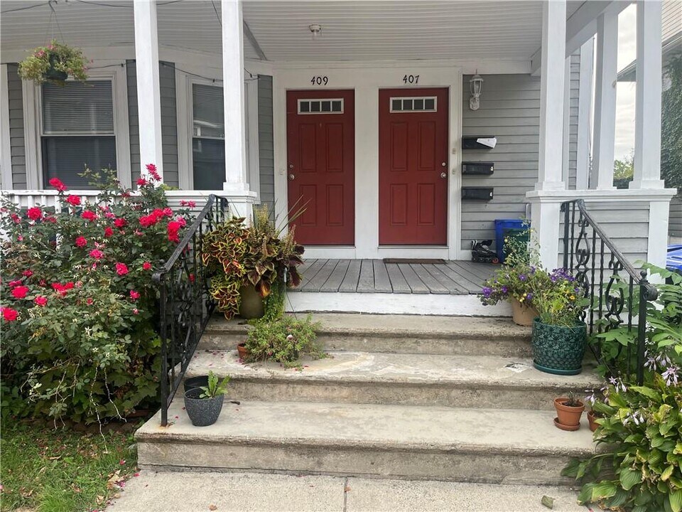 407 Morris Ave in Providence, RI - Building Photo