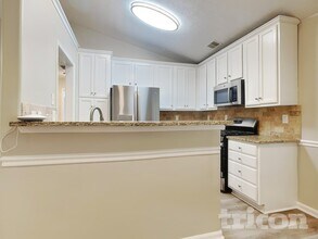 449 Sarah's Ln in Locust Grove, GA - Foto de edificio - Building Photo