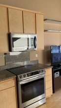 175 S Lake Ave in Pasadena, CA - Building Photo - Building Photo