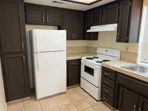 2134 E Pinedale Ave in Fresno, CA - Building Photo - Building Photo