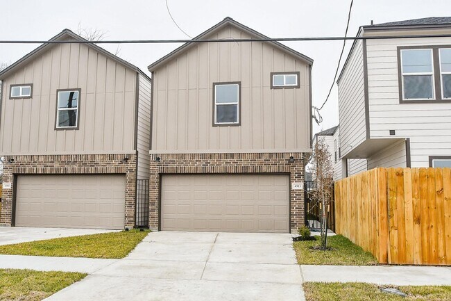 4913 Nichols St in Houston, TX - Building Photo - Building Photo