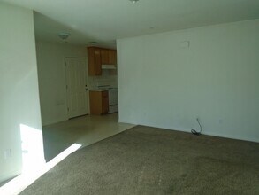 616 W Day Ave in Bakersfield, CA - Building Photo - Building Photo