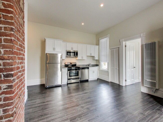 property at 692b Haight St