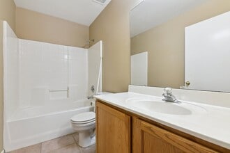 4545 N 67th Ave in Phoenix, AZ - Foto de edificio - Building Photo