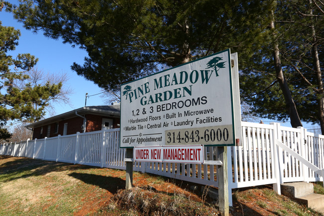 Pine Meadow Garden Apartments in St. Louis, MO - Building Photo - Building Photo