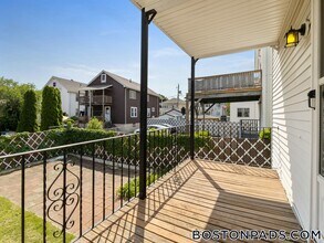16 Windsor Rd in Medford, MA - Building Photo - Building Photo