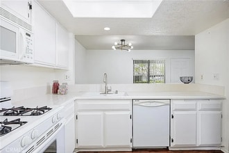 25644 Mont Pointe, Unit #1A in Lake Forest, CA - Foto de edificio - Building Photo