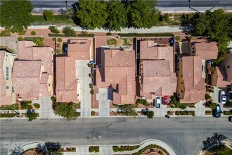 10506 Calico Pines Ave in Las Vegas, NV - Foto de edificio - Building Photo