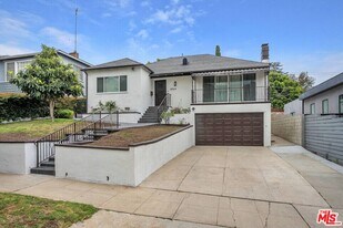 10564 Ashton Ave in Los Angeles, CA - Building Photo