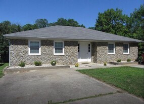 91-93-93 Meadowbrook Dr in Frankfort, KY - Building Photo