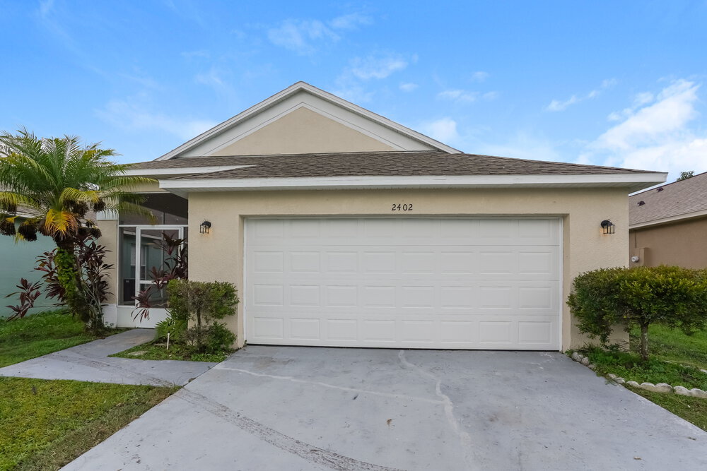 2402 Knightsbridge Blvd in Kissimmee, FL - Building Photo