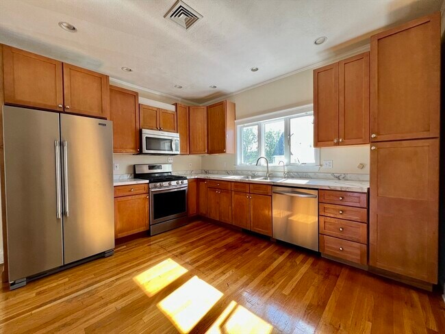 17 Sawyer St in Malden, MA - Building Photo - Building Photo