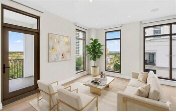 126 4th Ave NE in St. Petersburg, FL - Building Photo - Building Photo