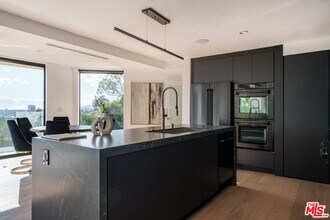 8666 Hollywood Blvd in Los Angeles, CA - Building Photo - Building Photo