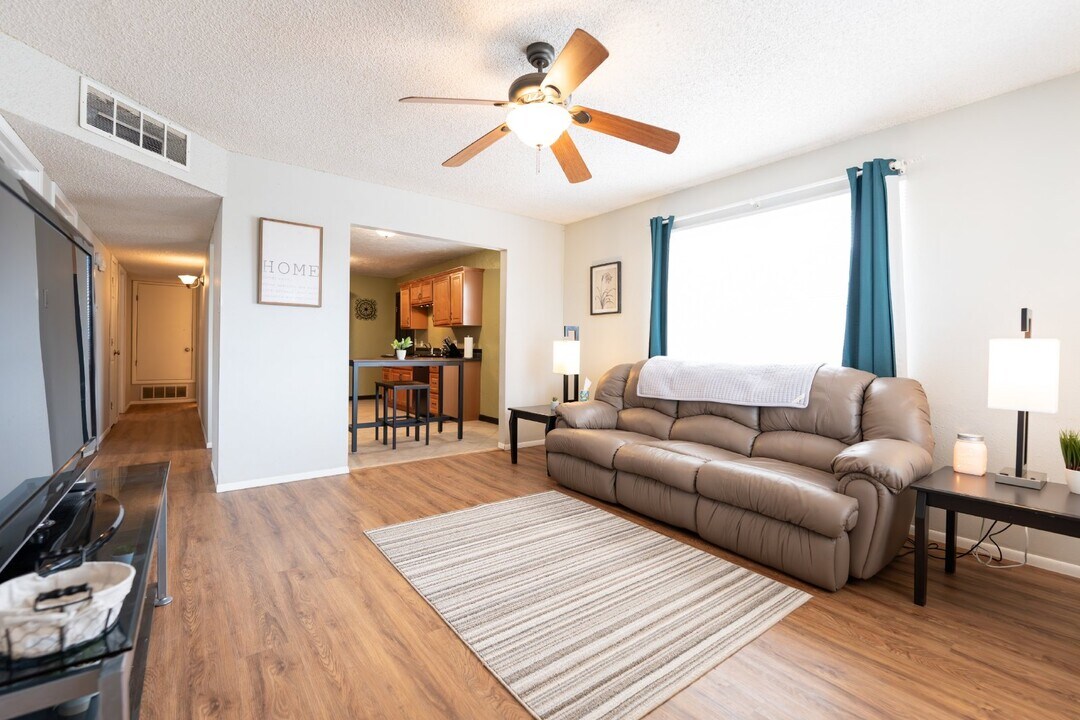 200 E Navajo St in Farmington, NM - Building Photo