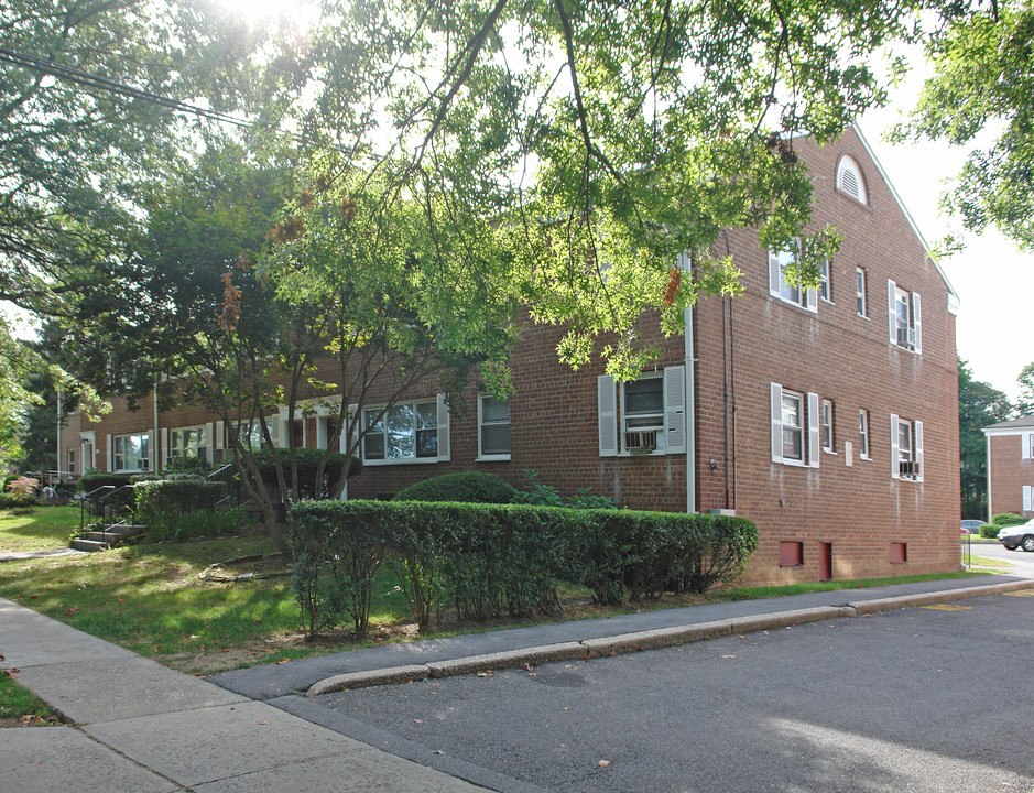 Longacre Gardens Corporation in White Plains, NY - Foto de edificio