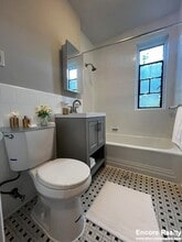 115 Longwood Ave, Unit 12 in Brookline, MA - Foto de edificio - Building Photo