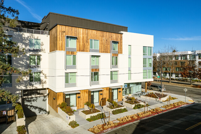 Eagle Park Apartments in Mountain View, CA - Building Photo - Building Photo