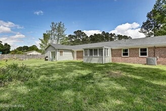 107 Millhouse Rd in Castle Hayne, NC - Foto de edificio - Building Photo