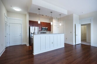 Biltmore Park Town Square in Asheville, NC - Foto de edificio - Interior Photo