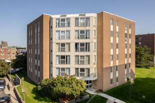 2300 Rue in Montréal, QC - Building Photo