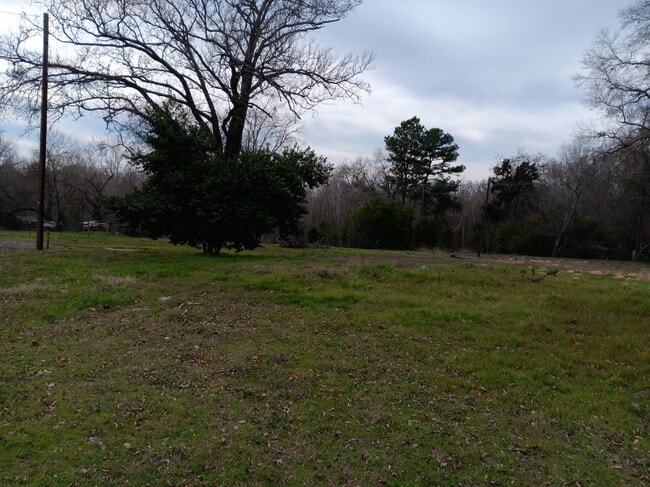 901 N Hamlett St in Athens, TX - Building Photo - Building Photo