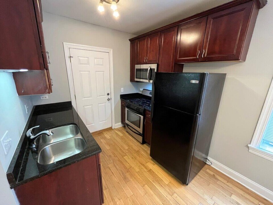 4564 W George St in Chicago, IL - Building Photo