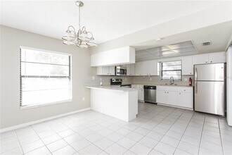 5801 Pauma Pl in Sarasota, FL - Building Photo - Building Photo