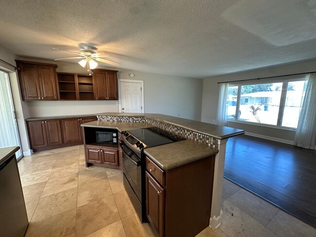 6439 Georgia Ave in Bradenton, FL - Building Photo - Building Photo