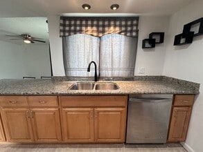 534 Ash St in Lemoore, CA - Building Photo - Building Photo