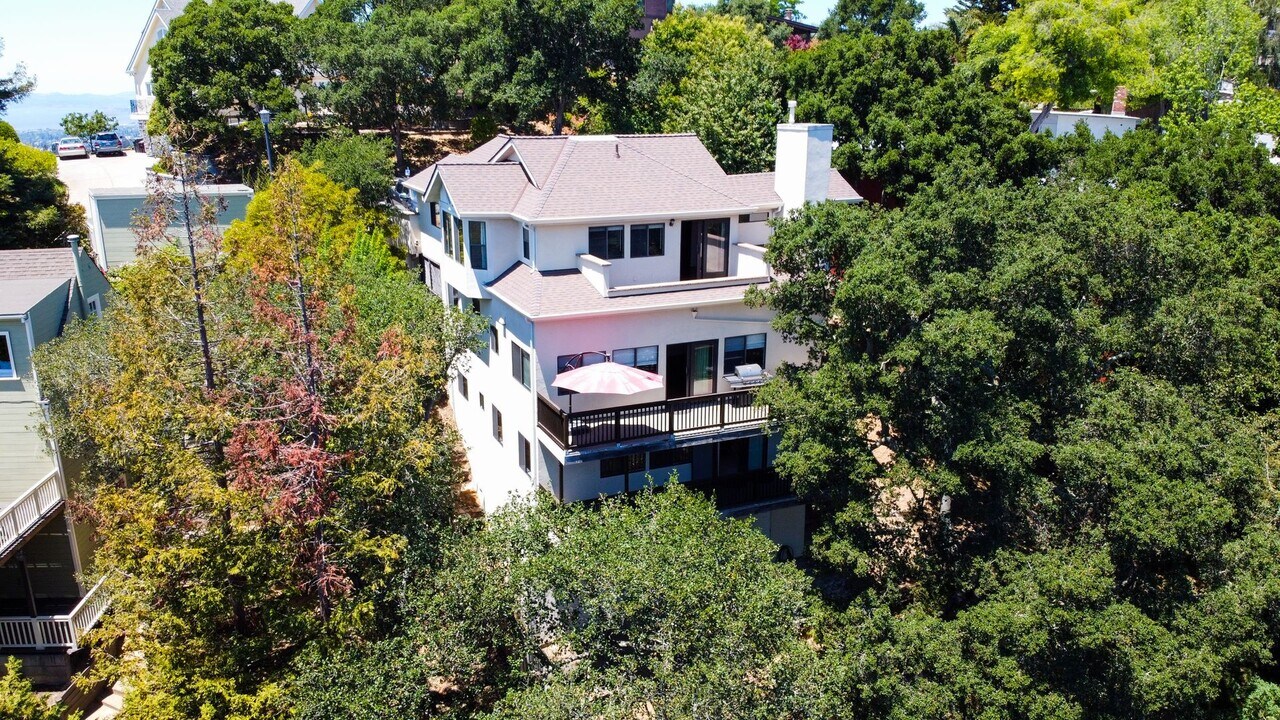 11031 Broadway Terrace in Oakland, CA - Building Photo