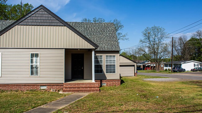 1015 N El Paso Ave in Russellville, AR - Foto de edificio - Building Photo