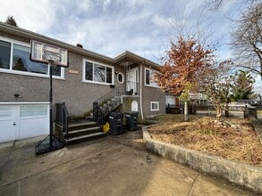 6819 Linden Av in Burnaby, BC - Building Photo - Building Photo