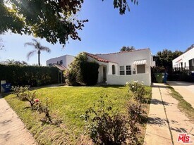 841 N Kilkea Dr in Los Angeles, CA - Building Photo