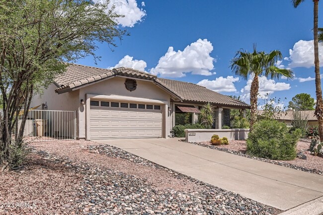 15816 E Kim Dr in Fountain Hills, AZ - Foto de edificio - Building Photo