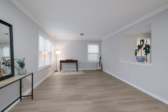 property at 834 Quitman Oak