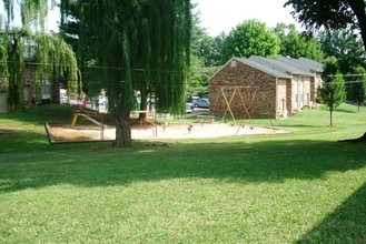 Charleston Square Townhomes in Johnson City, TN - Building Photo - Building Photo