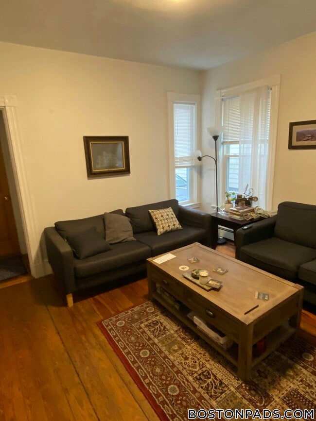 339 Beacon St, Unit 1 in Somerville, MA - Building Photo - Building Photo