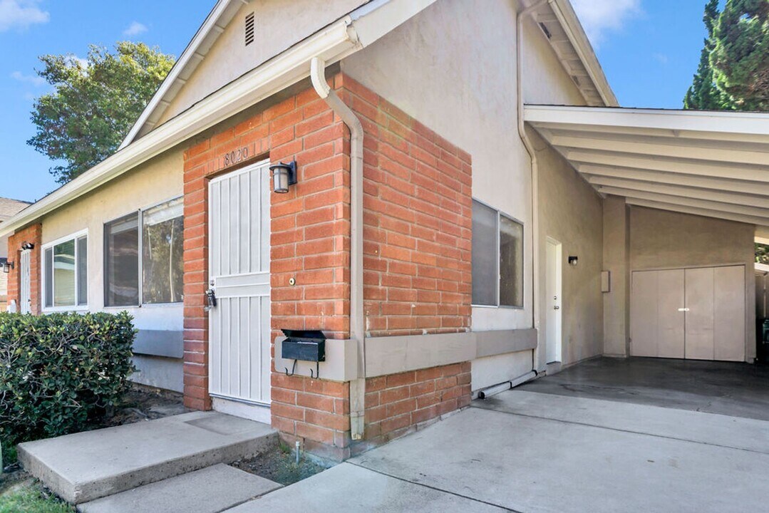 8020 Camino Kiosco in San Diego, CA - Building Photo
