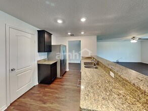 812 Chatham Walk Dr in Ruskin, FL - Building Photo - Building Photo