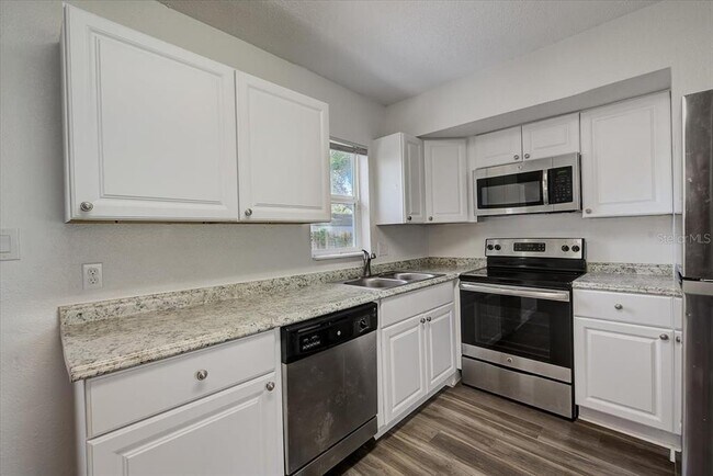 175 11th Ave SW in Largo, FL - Building Photo - Building Photo