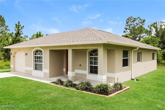 718 Sunrise Blvd in Lehigh Acres, FL - Building Photo - Building Photo