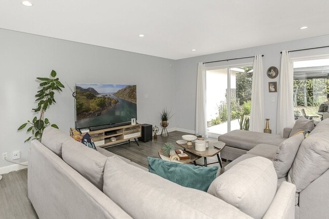 22229 Covello St in Los Angeles, CA - Building Photo - Building Photo