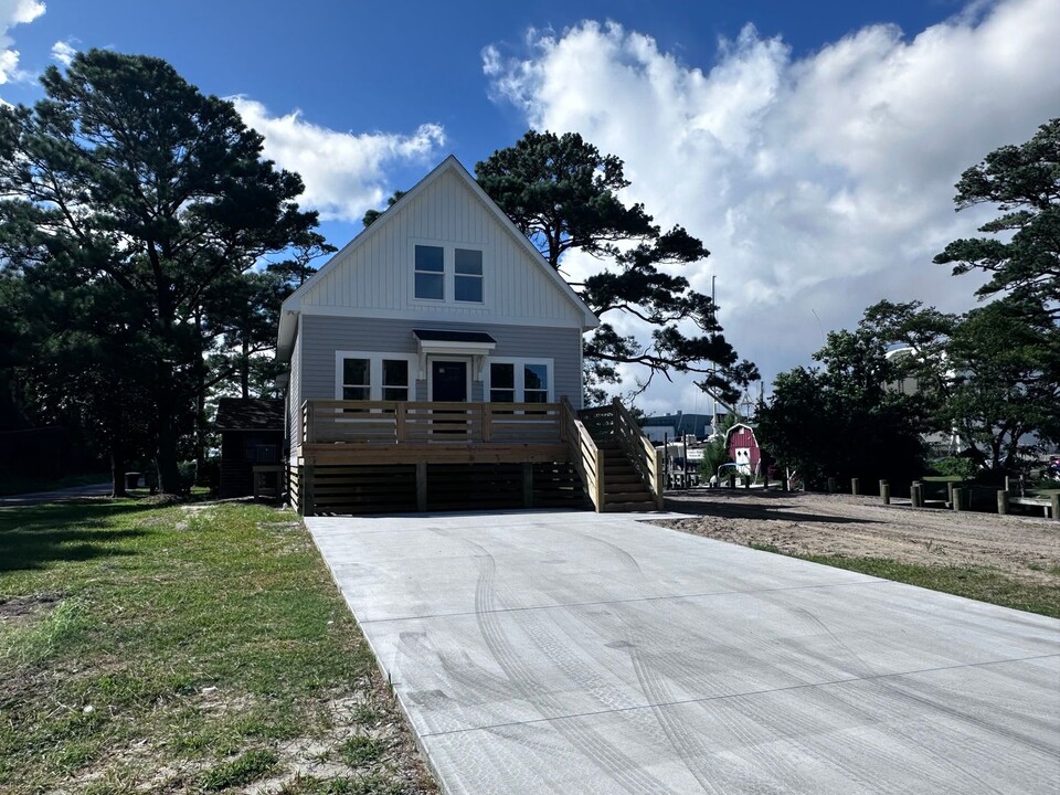 120 Sawyer Rd in Wanchese, NC - Building Photo