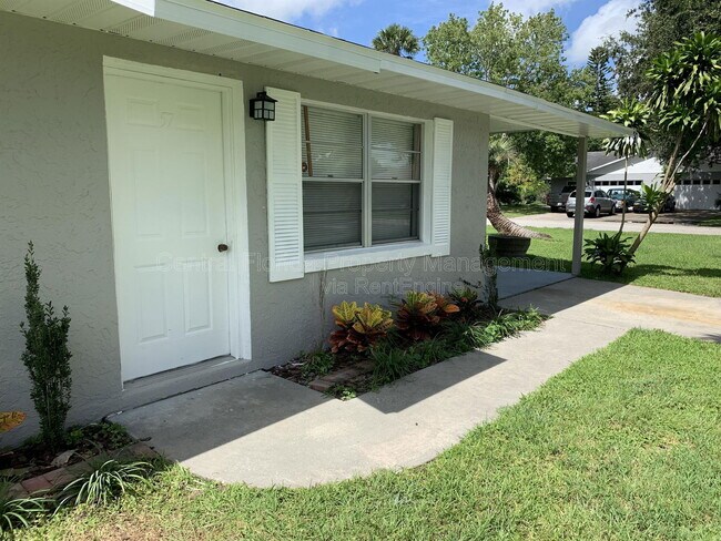 57 6th St in St. Cloud, FL - Foto de edificio - Building Photo