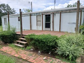 81 Hawkins Rd in Forest, MS - Building Photo