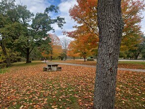 4 Perrin Rd in Woodstock, CT - Foto de edificio - Building Photo