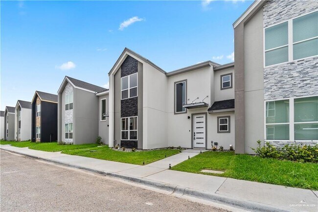 27 N Crown Point in Pharr, TX - Building Photo - Building Photo